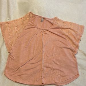 Vanity peach colored short sleeved shirt w lace detail on sleeves, size XL